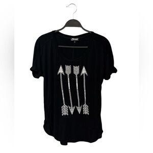 Cowgirl Hardware Black Graphic Arrow Women's Top Size: Medium